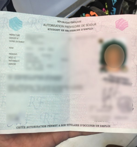 Гражданке Камеруна не разрешили покинуть РМ из-за поддельного документа