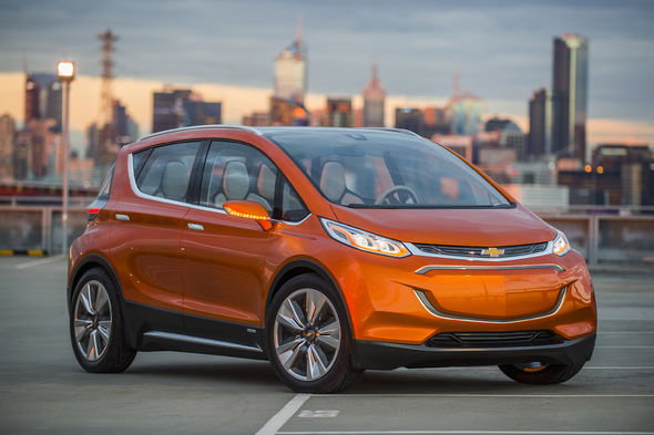 Электромобиль Chevrolet Bolt по цене как Tesla, но едет дольше