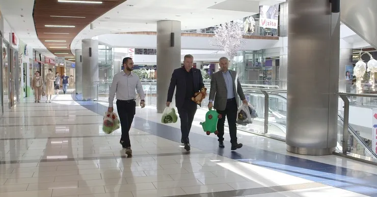 A.S.I.C.S., Top Shop и посольство Грузии открыли акцию: "Принесите игрушку, подарите улыбку"