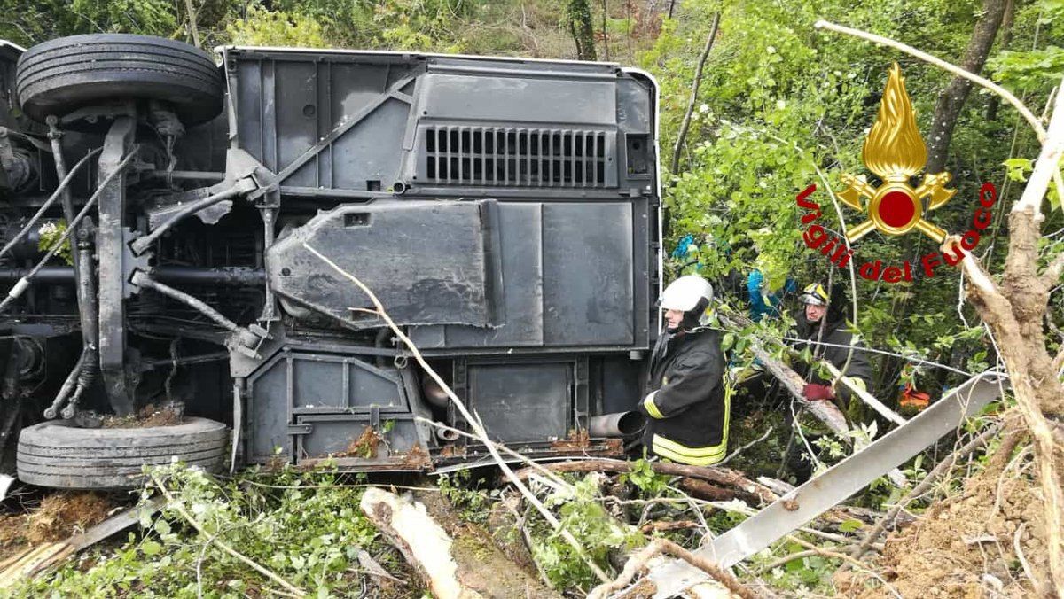 Водитель попавшего в ДТП в Италии автобуса не имел права им управлять