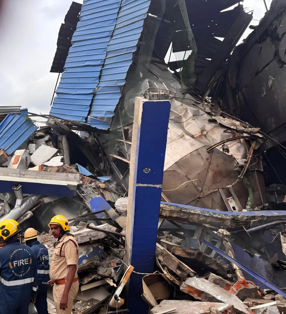Catastrofă în India: O explozie a distrus complet o fabrică. Zeci de persoane au murit