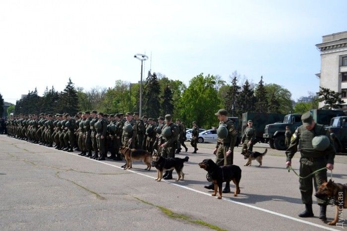 На Куликово поле в Одессе вывели военную технику