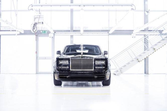 Из ворот завода в Гудвуде выехал последний Rolls-Royce Phantom VII