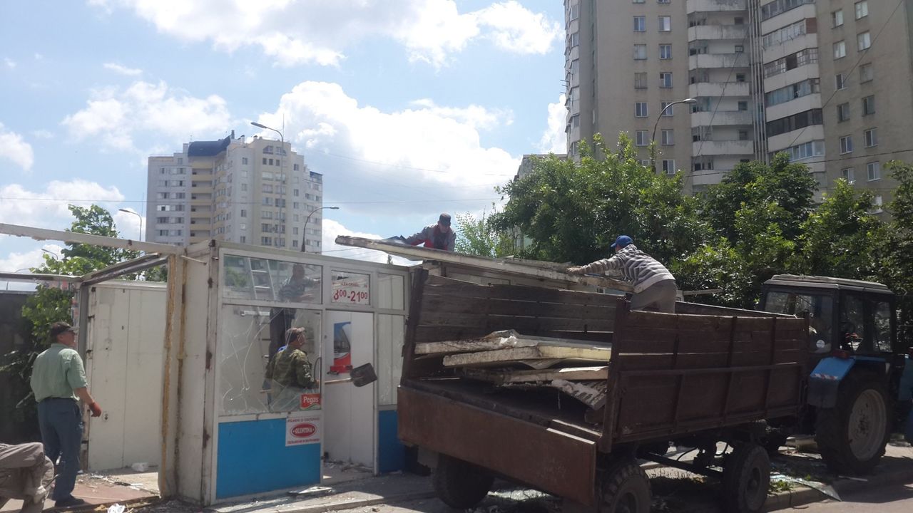 На Рышкановке демонтировали ряд незаконно установленных киосков
