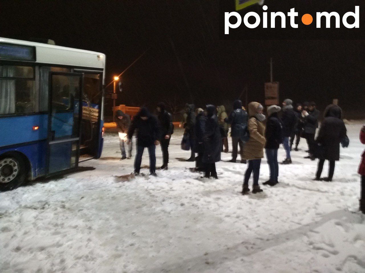 Около Чореску автобус с пассажирами угодил в кювет