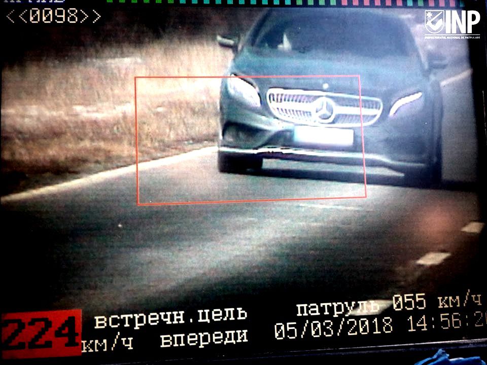 В Молдове водитель Мерседеса разогнал автомобиль до 224 км/ч