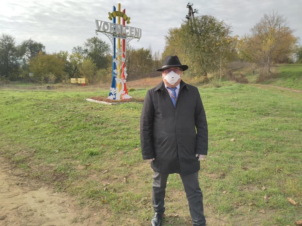 Глава делегации ЕС Петер Михалко посетил избирательные участки
