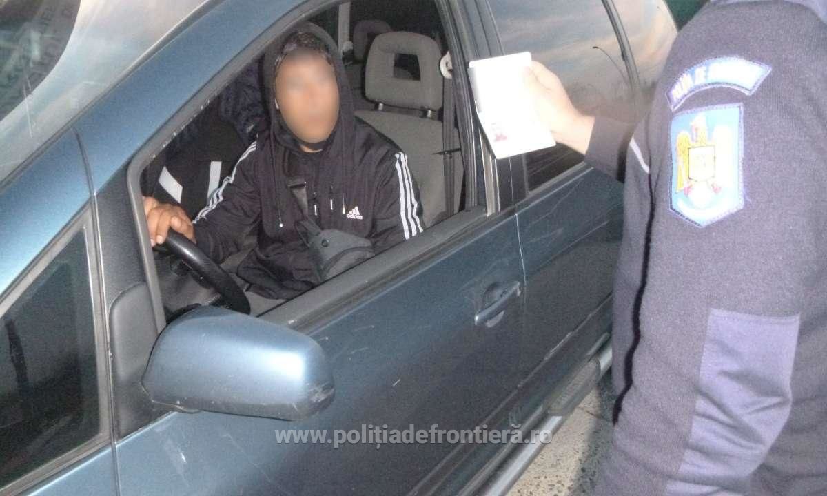 В Румынии на границе у молдаванина изъяли спрятанные в носках поддельные паспорта