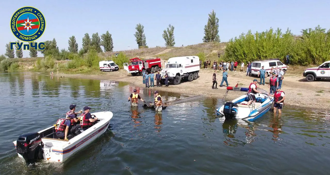 Приднестровские спасатели и пожарные провели учения на воде