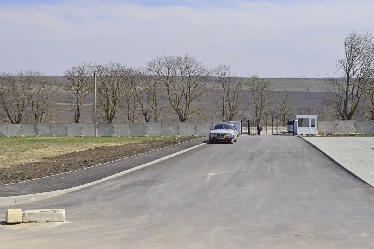 На кладбище “Святой Лазарь” в новом секторе отремонтирована дорога
