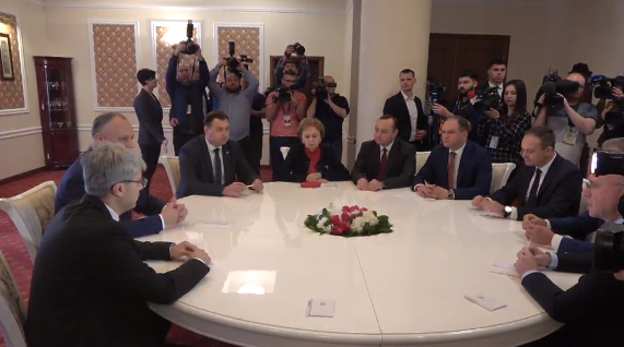 ПСРМ и ДПМ пришли на совместную встречу с Додоном