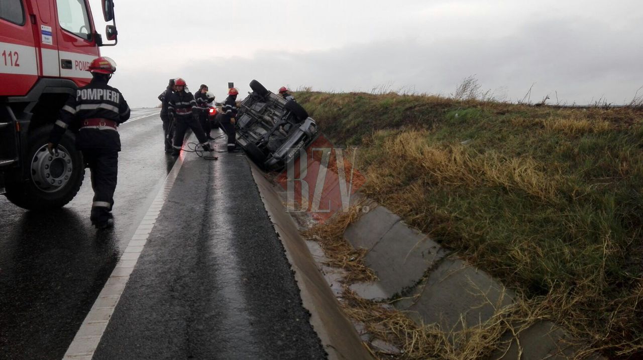 Grav accident în România: O familie de moldoveni, transportată la spital