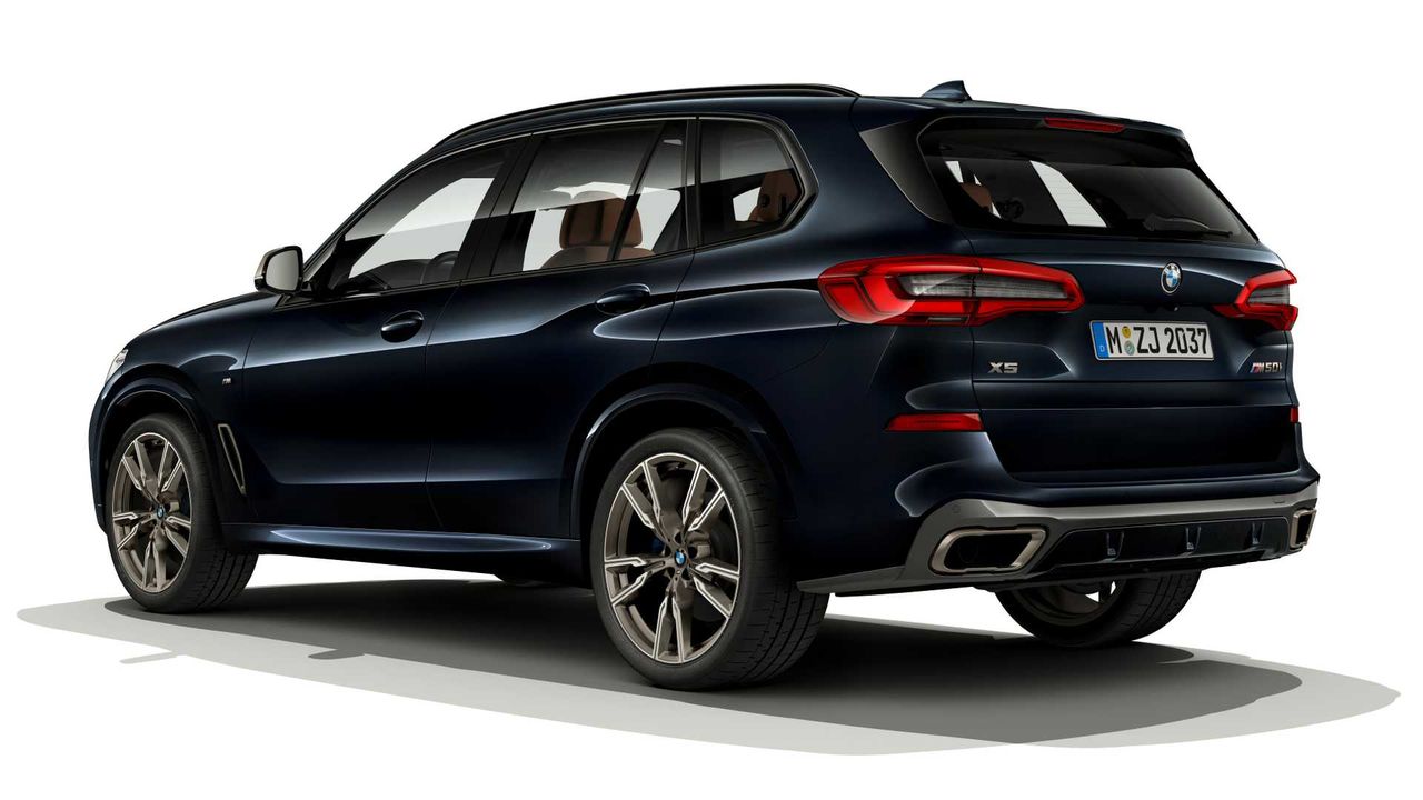 BMW представил самые мощные версии кроссоверов X5 и X7