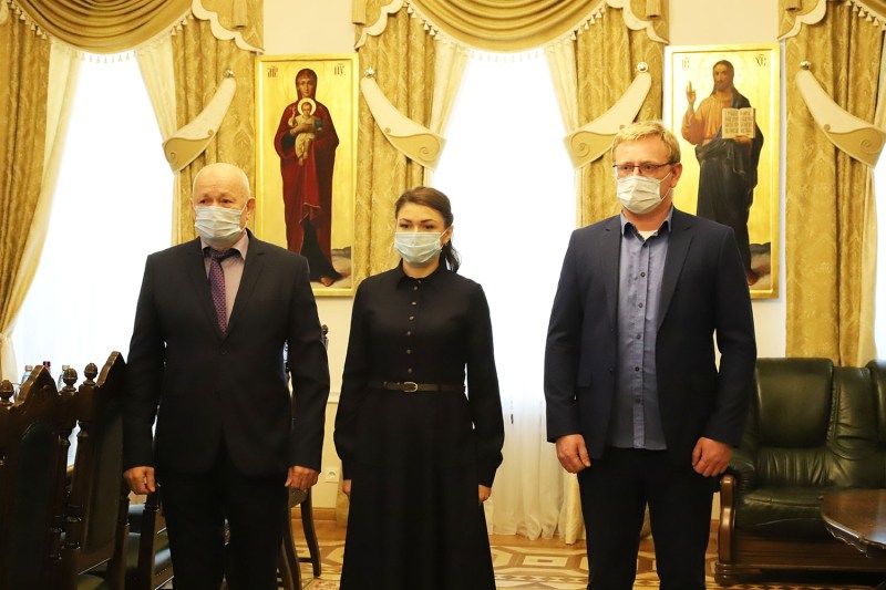 Митрополит Владимир наградил трех врачей РКБ