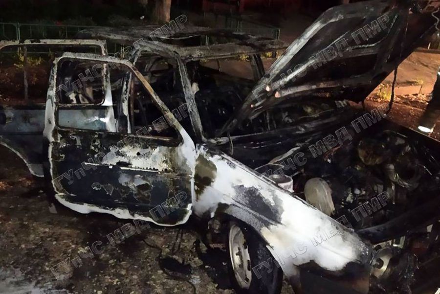 У тираспольчанина сгорело авто, которое пытались угнать