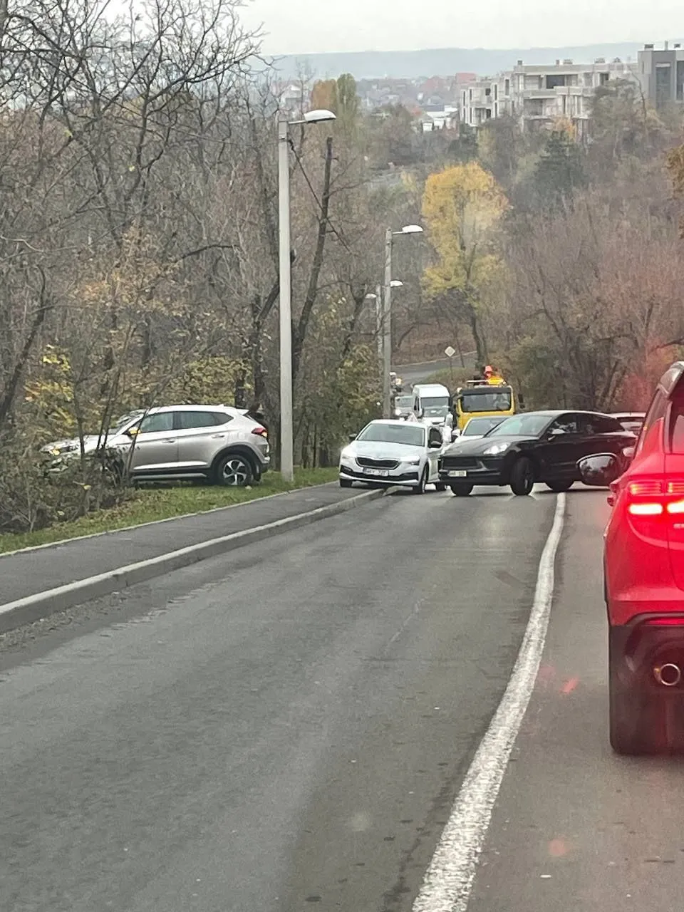 Accident în sectorul Râșcani: Un Porsche și o Dacia s-au tamponat