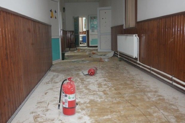 В Румынии трое учеников младших классов разгромили школу