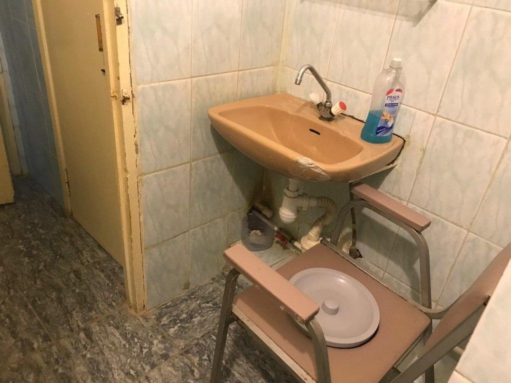 Пациент показал, в каких условиях находятся люди, которые проходят тест на коронавирус