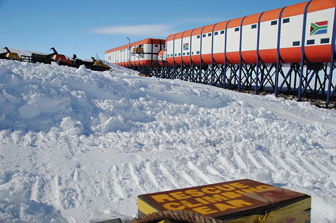 Un cercetător sud-african își terorizează colegii la o stație din Antarctica