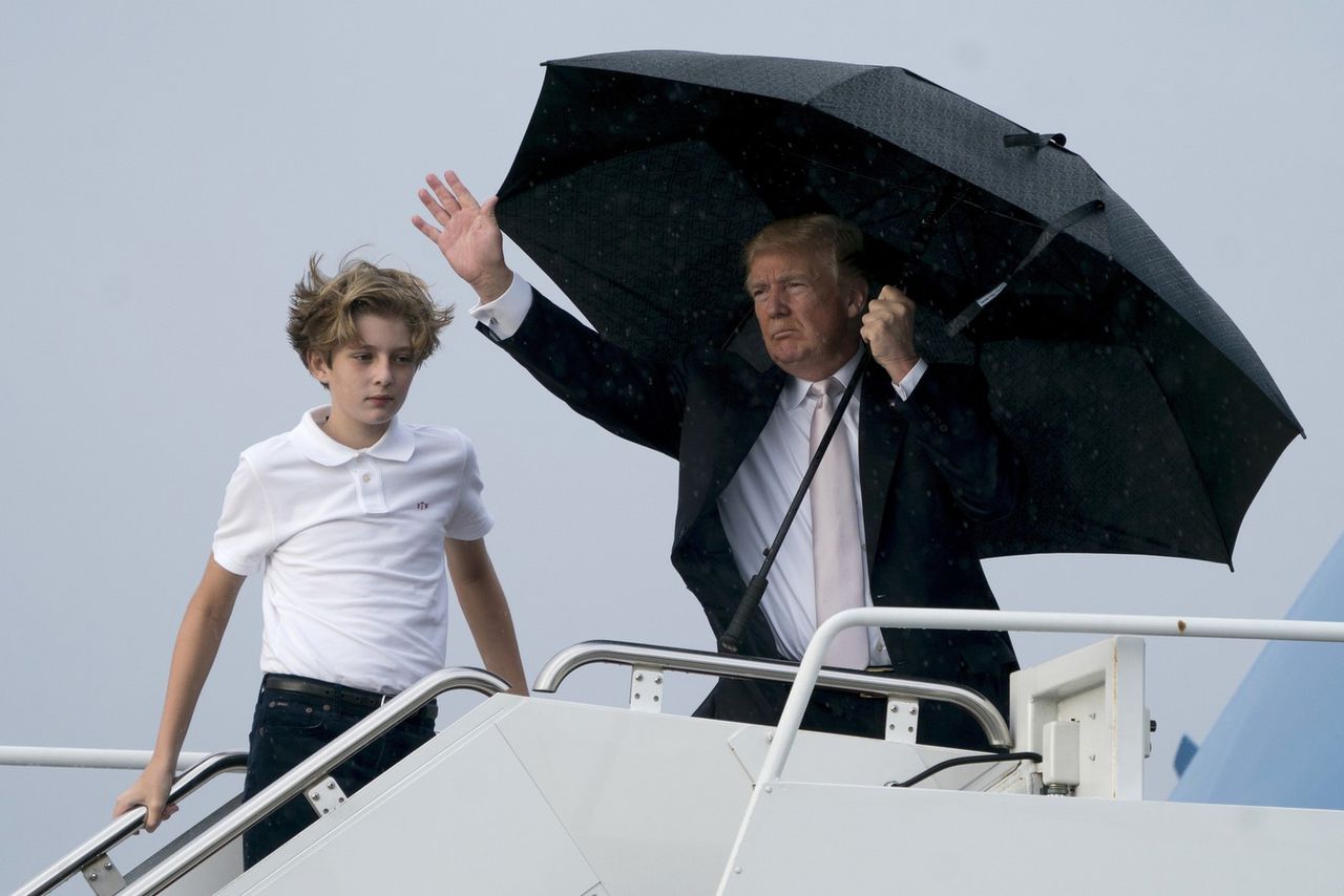 Американцы возмущены тем, что Дональд Трамп даже на публике отказывается заботиться о жене и сыне