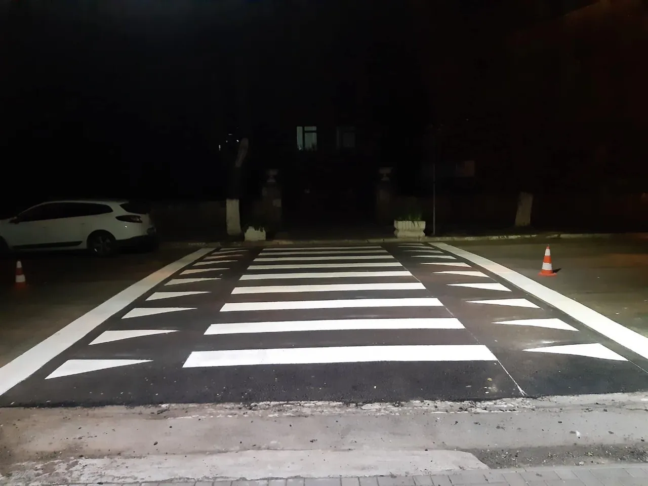 На улицах Кишинева начали обустраивать приподнятые пешеходные переходы