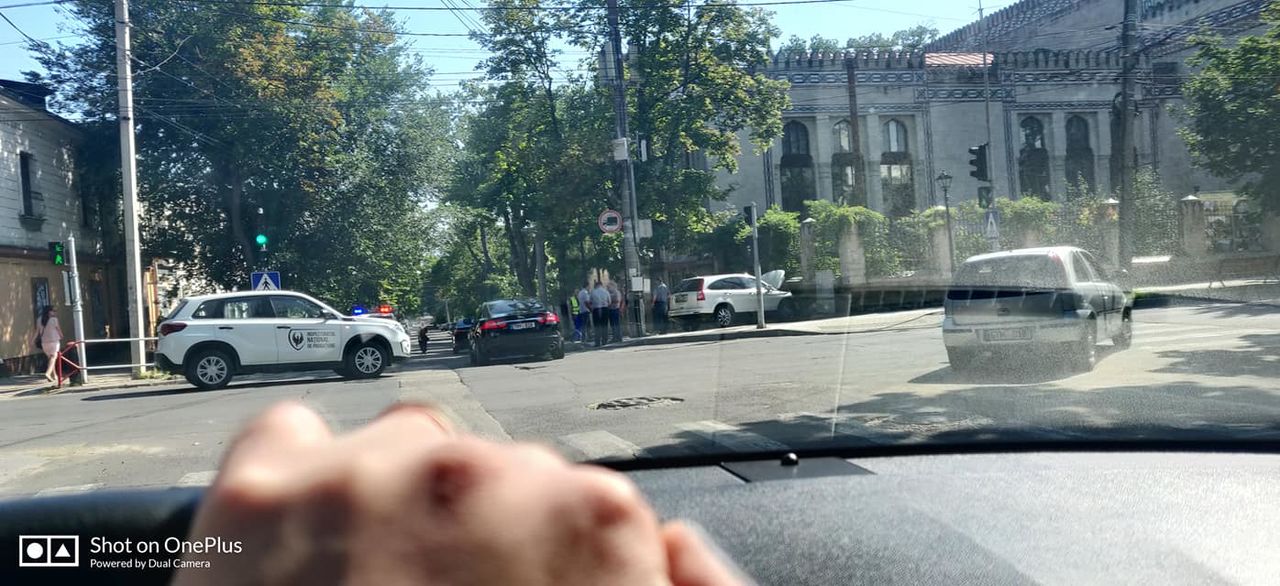 В Кишиневе в забор музея этнографии въехал автомобиль