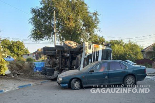 Автобетоносмеситель перевернулся в одном из сел Гагаузии