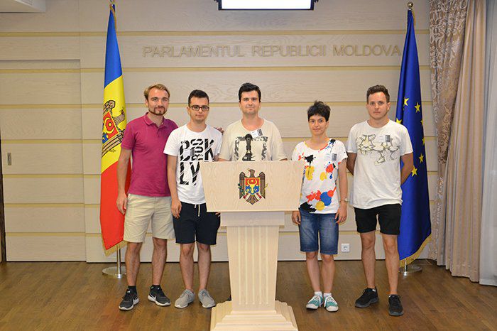 Обосновавшиеся за рубежом молдаване побывали в молдавском парламенте
