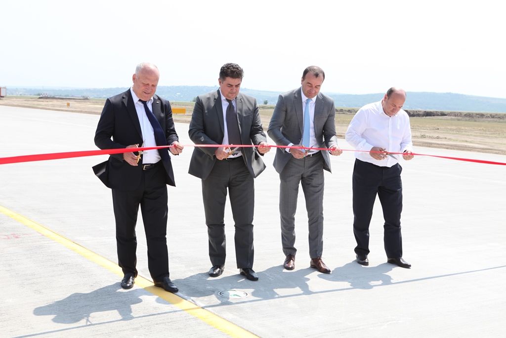 La Aeroportul Chișinău a fost dat în exploatare primul segment al noii piste