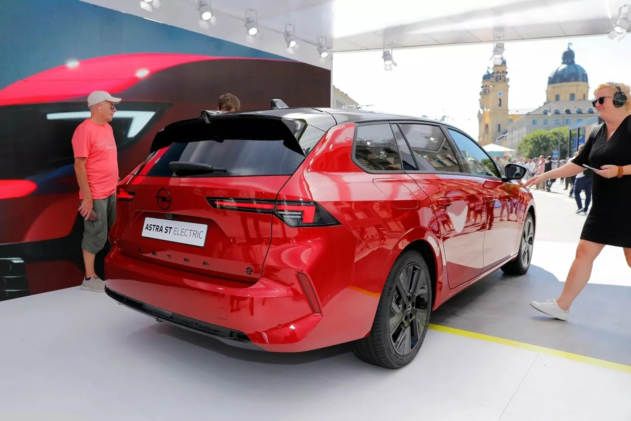 Opel показал новый семейный электромобиль