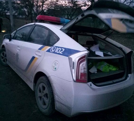 В Украине трое дорожных полицейских выбрасывали на ходу деньги, скрываясь от погони СБУ