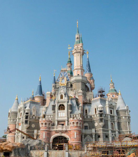 Disneyland Shanghai se deschide astăzi în China. Noul parc de distracții de peste 5 miliarde de dolari