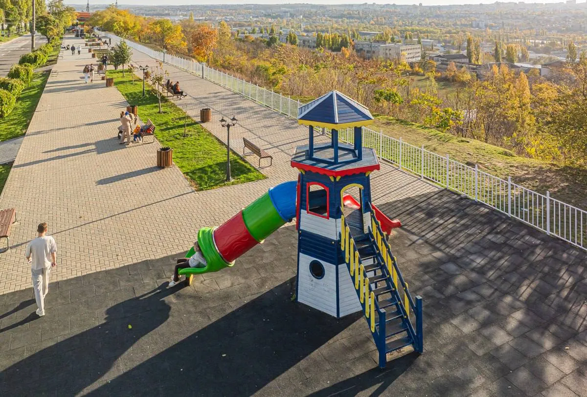 Terasa panoramică de pe strada Maria Dragan din Capitală, renovată