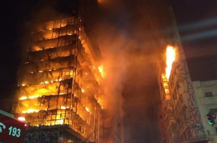 Более 40 человек пропали без вести после пожара в Бразилии