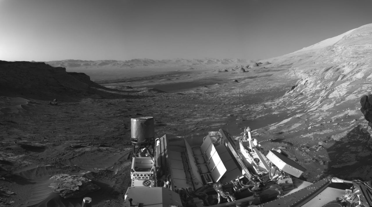 Ровер Curiosity прислал «открытку» с Марса