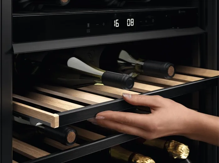В Ultra новинка – бренд-зона Wine Bank с холодильными шкафами и аксессуарами для вина!