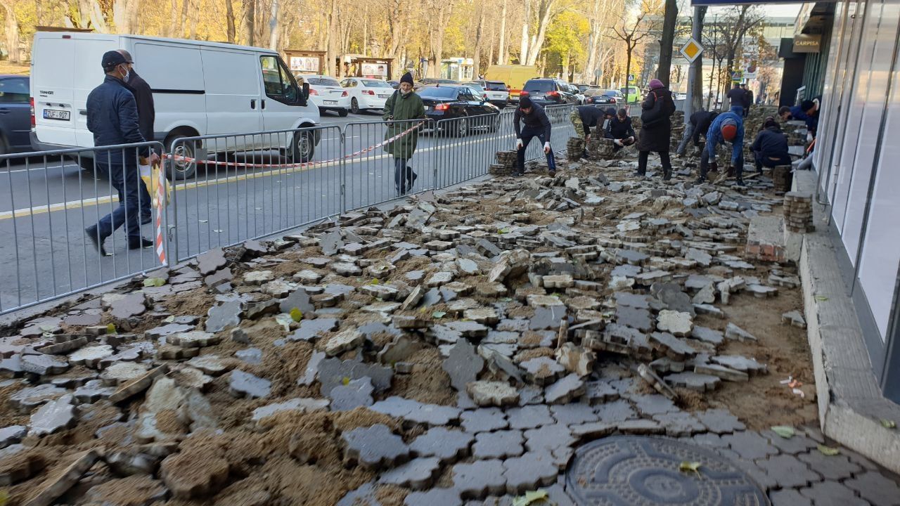 Начались работы по снятию старого покрытия на улице Александра Пушкина