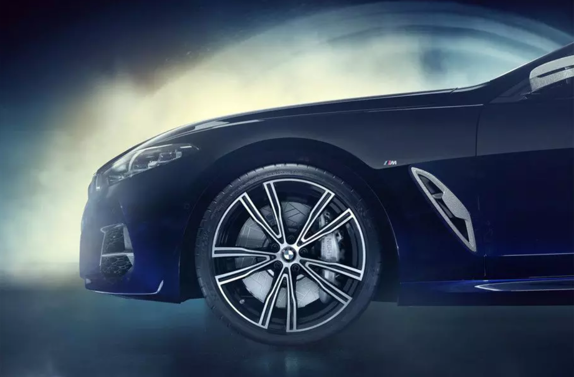 BMW украсила новую «восьмерку» кусочками метеорита
