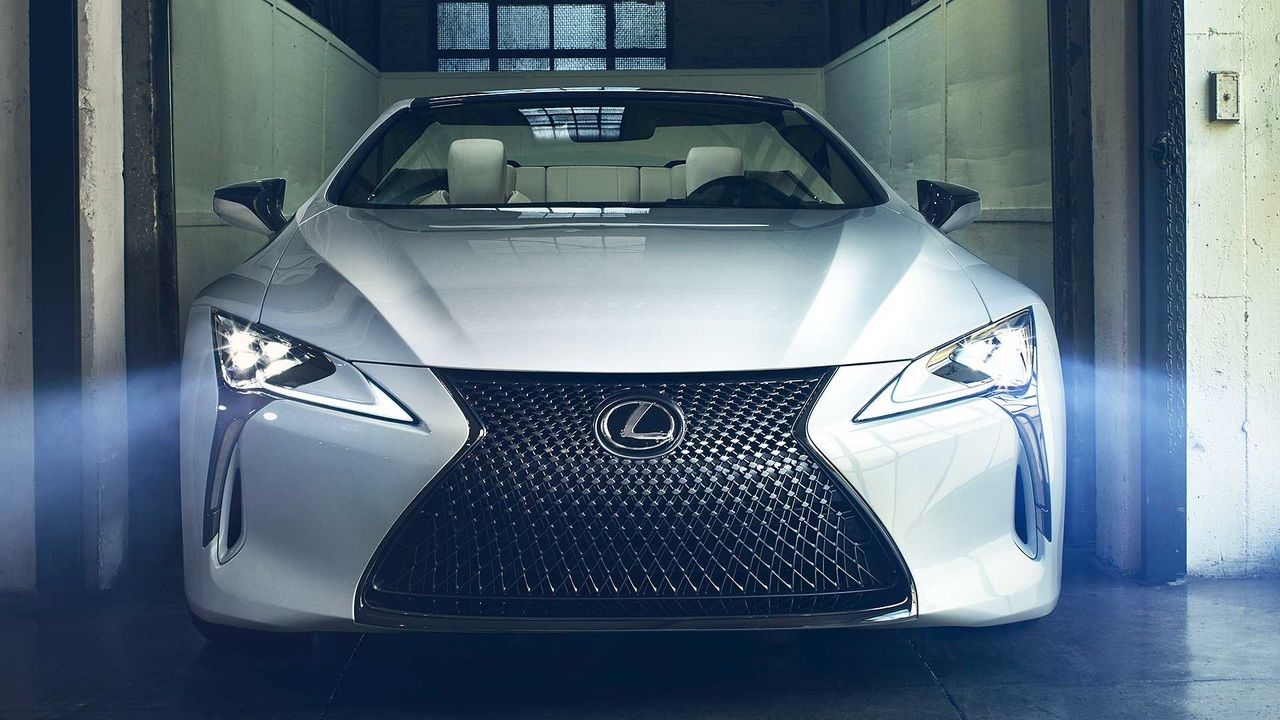 Компания Lexus выпустила кабриолет LC