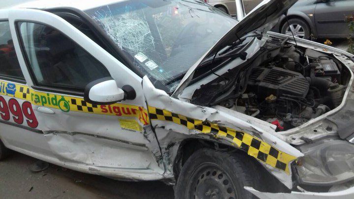 Серьезная авария произошла в столице: на место ДТП вызвали скорую и пожарных