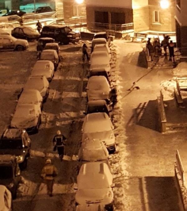Очевидцы сообщили, что автоледи не пропустила огнеборцев на место пожара