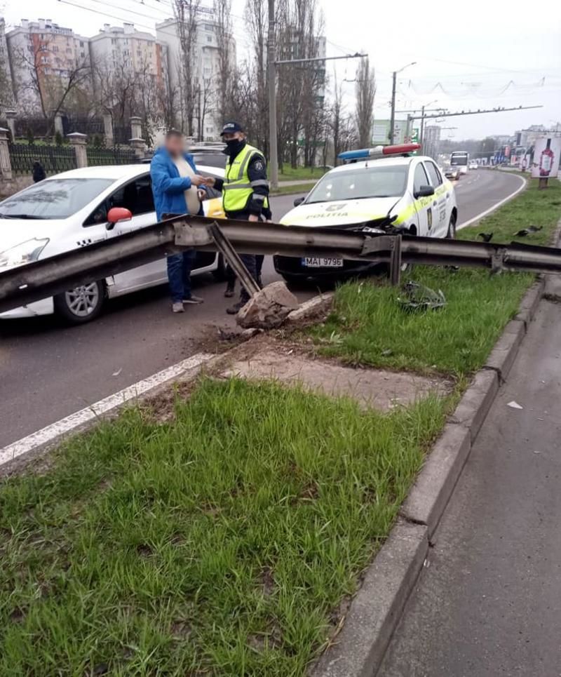 В столице машина полиции угодила в ДТП