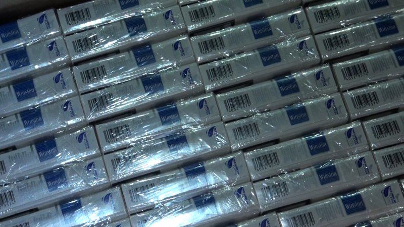 Contrabandă cu produse de tutungerie în proporții deosebit de mari. 9 persoane, reținute