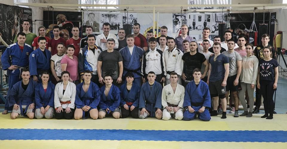 Министр внутренних дел вышел на ринг вместе с будущими полицейскими