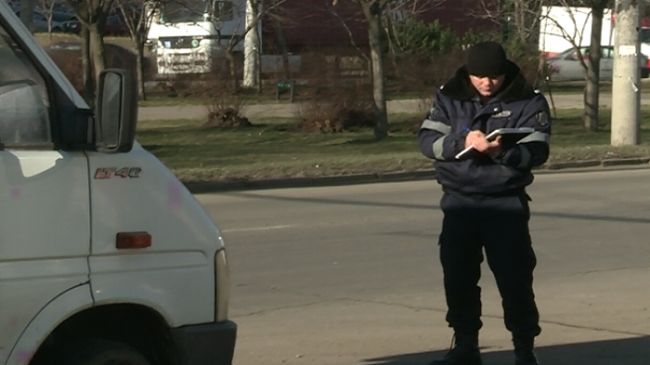 Полиция оставила десятки водителей без номерных знаков