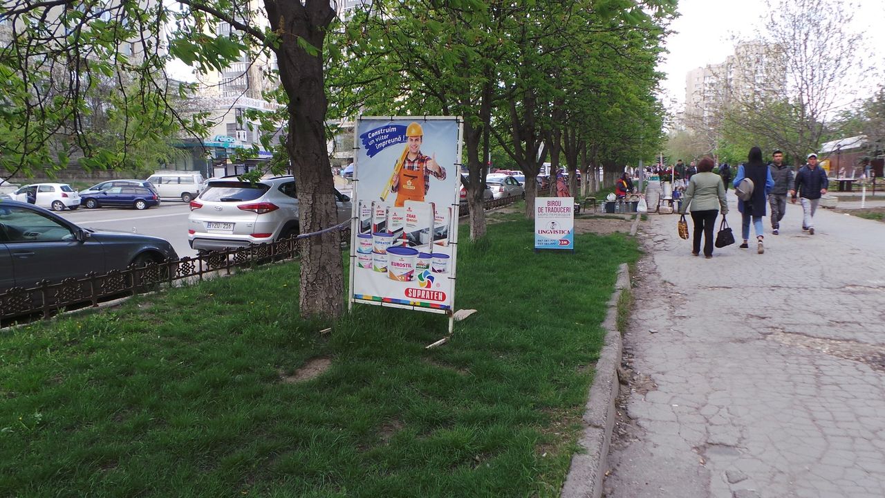 На Рышкановке демонтируют незаконные рекламные конструкции