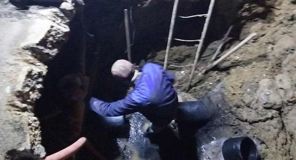 O groapă de circa 3 metri a apărut noaptea în centrul Chișinăului