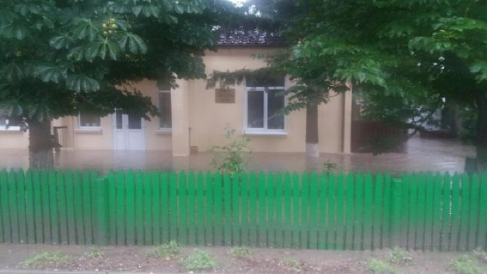 Прокуратура района Страшен и многие земельные участки были затоплены дождем 24 июня
