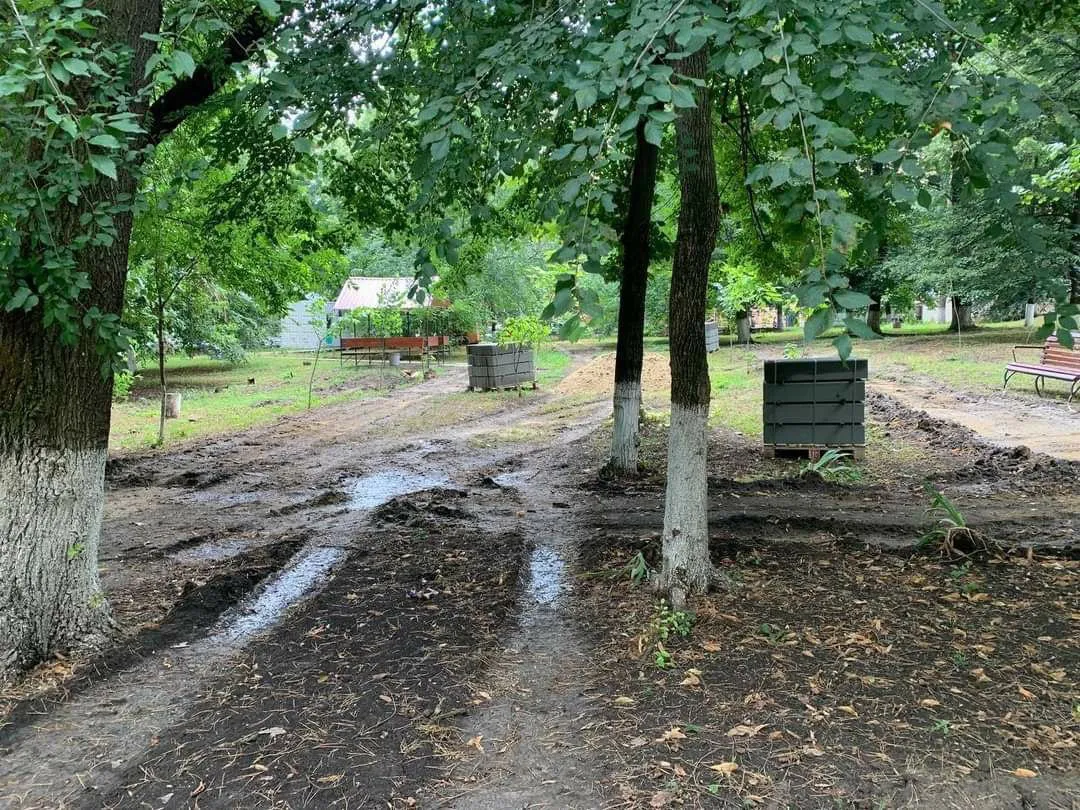 На Рышкановке начались работы по обустройству мини-сквера
