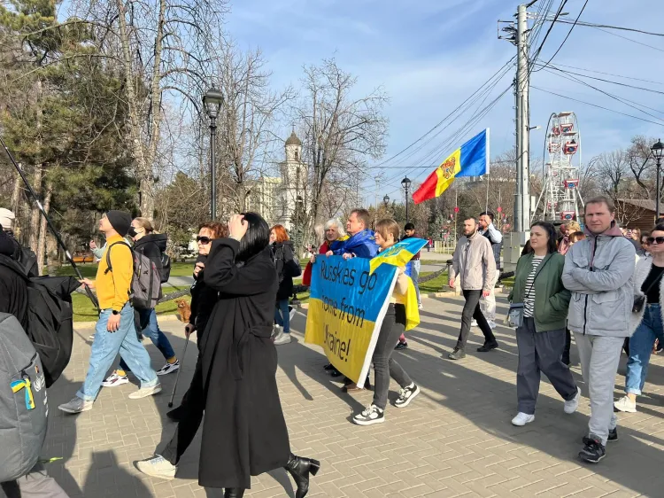 В Кишиневе проходит марш, приуроченный ко второй годовщине начала войны в Украине